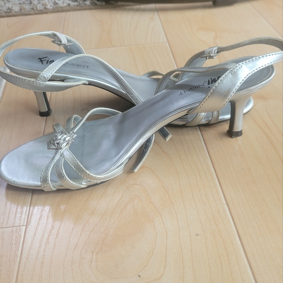 Heels - Picture 2 of 2